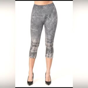 M Rena Gray Marble High Waist Capri Leggings  - One Size